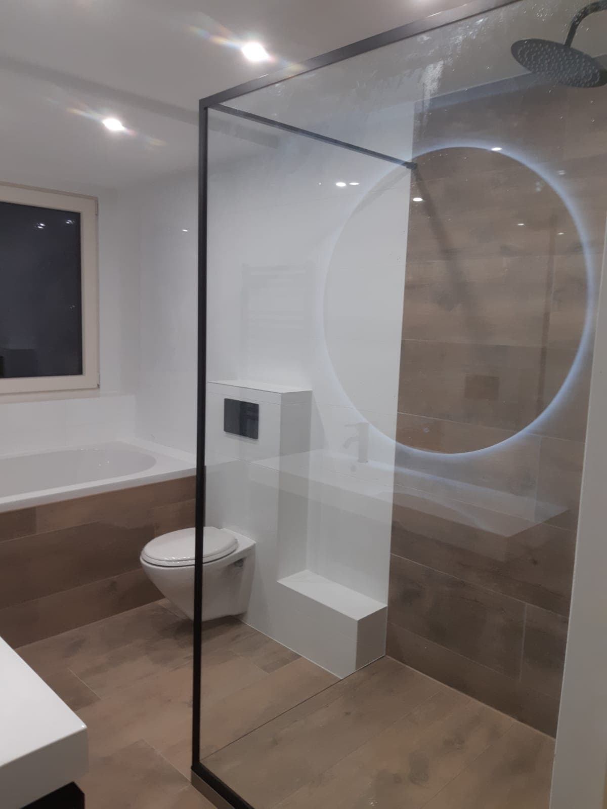 Bright bathroom in Amsterdam, finished by DEYA COnstruction