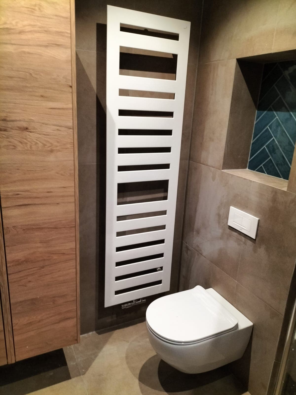 Toilet, heating and tiles mix by DEYA Construction
